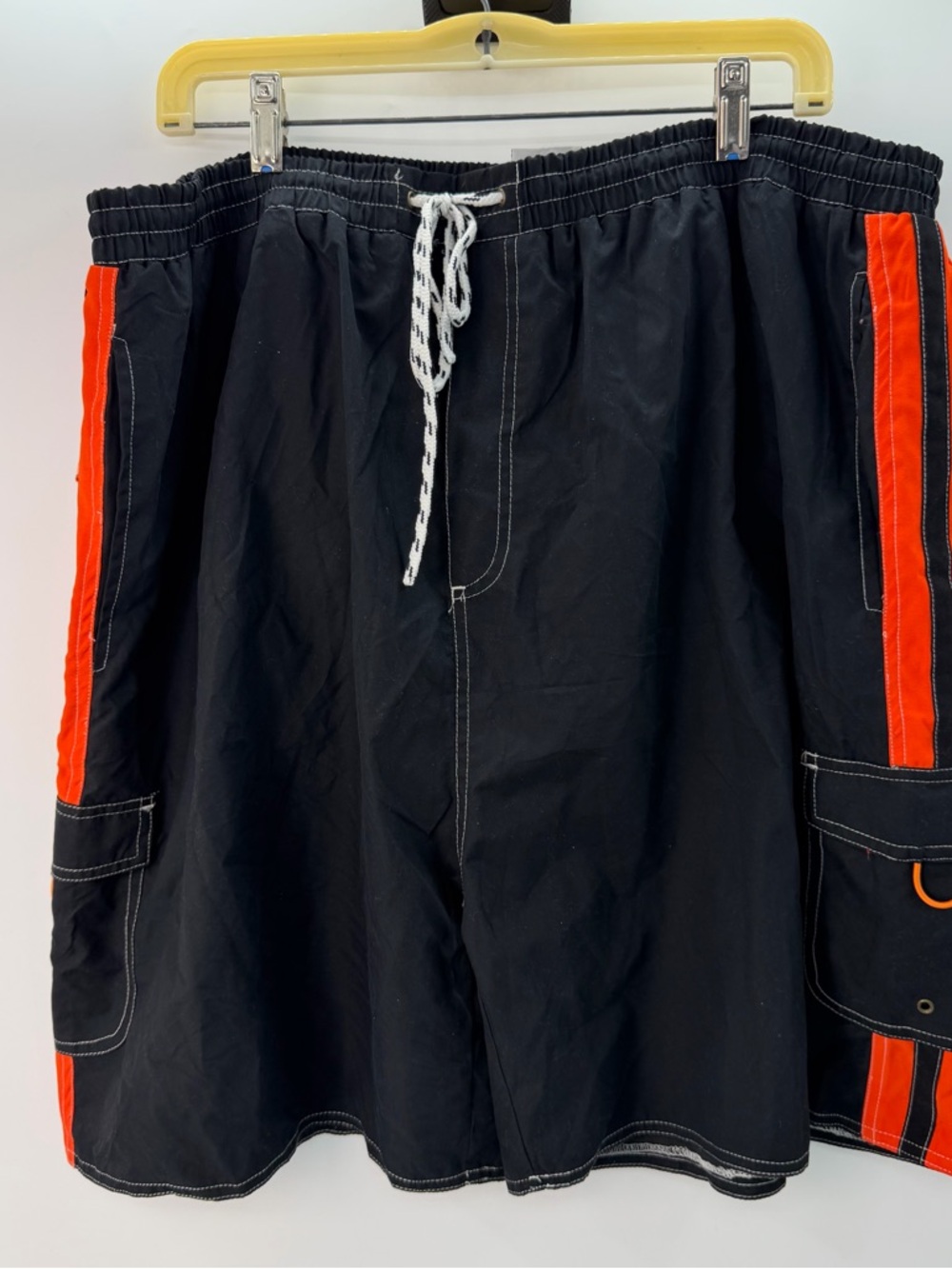 Vintage Style Mesh Shorts with Red Accent - Saloon Label